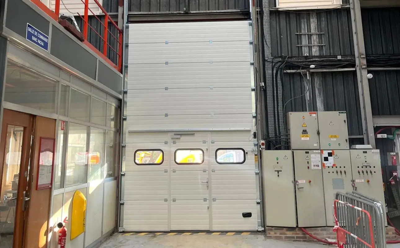 Maintenance préventive de portes sectionnelles industrielles en Île-de-France