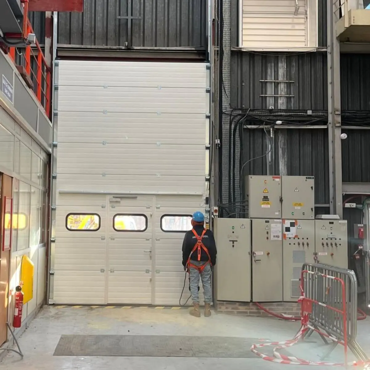 Maintenance et entretien porte industrielle à Paris