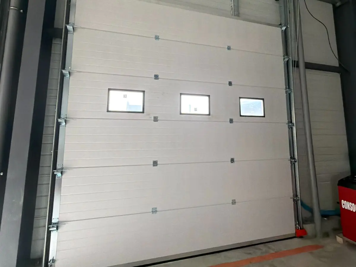 Porte industrielle selon la réglementation