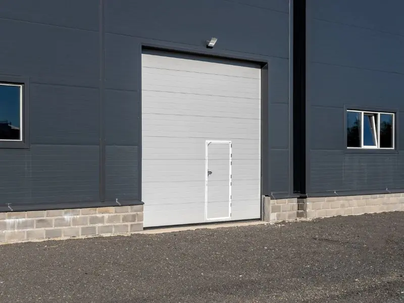 Porte sectionnelle industrielle Maintenance 2000