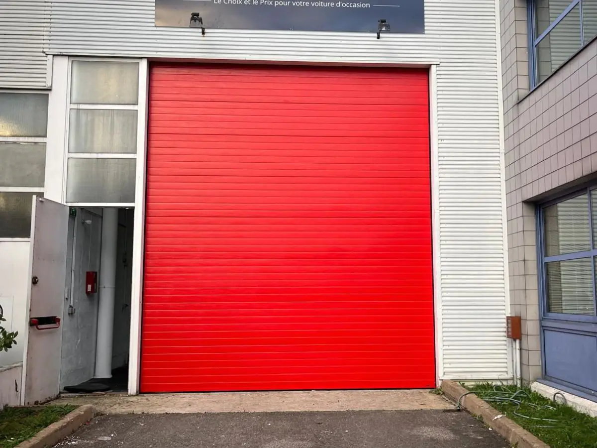 installation porte industrielle conforme
