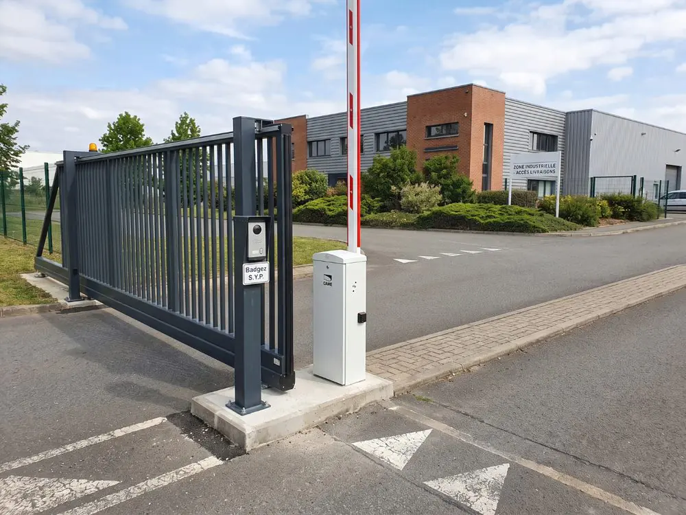 Maintenance de portail et de barrière de parking public