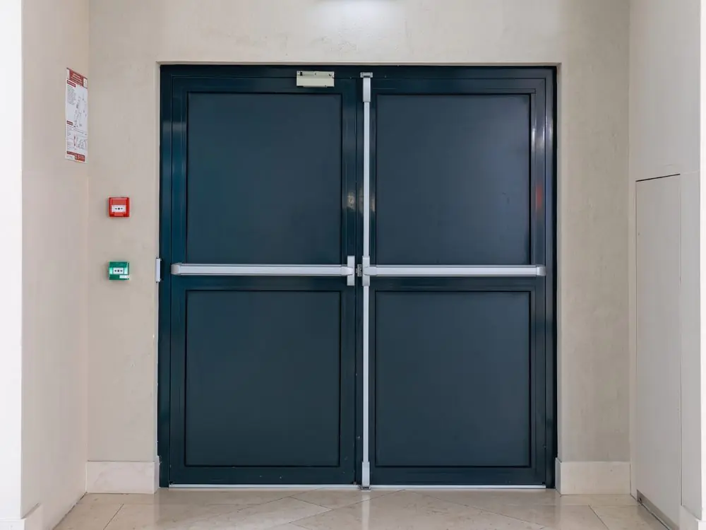Maintenance de porte coupe-feu en ERP